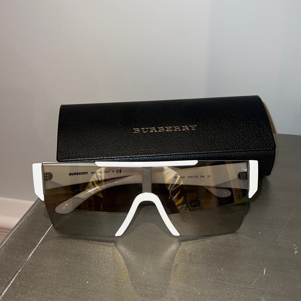 BURBERRY holographic sunglasses
